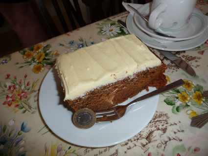 Yes, Auntie Gills' cake slices are this big.